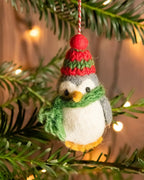 Viltdecoratie - Pinguïn Kerstdecoratie: Rood/Groen