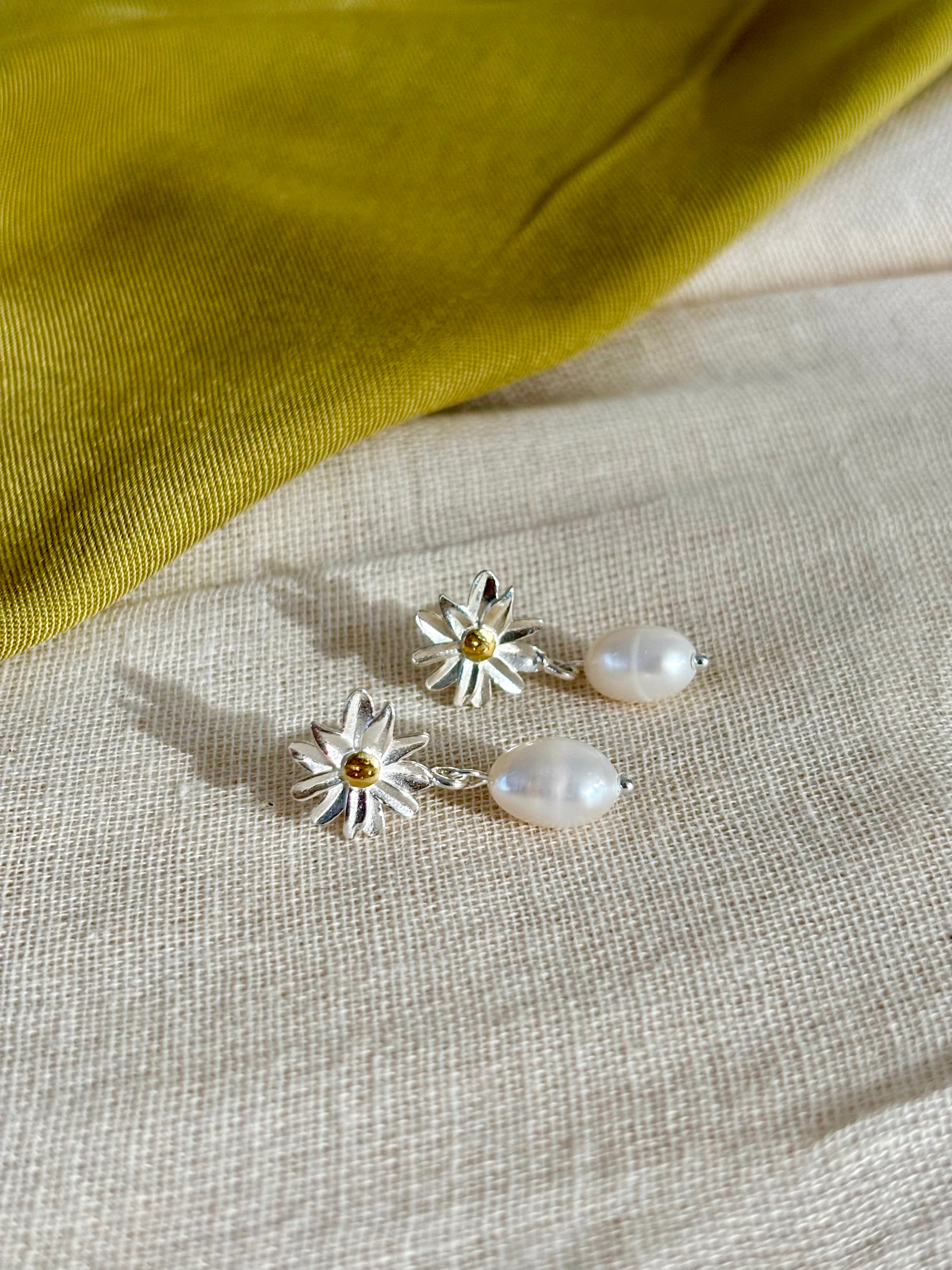 Sterling Silver Daisy Stud Earrings with Pearl - N12