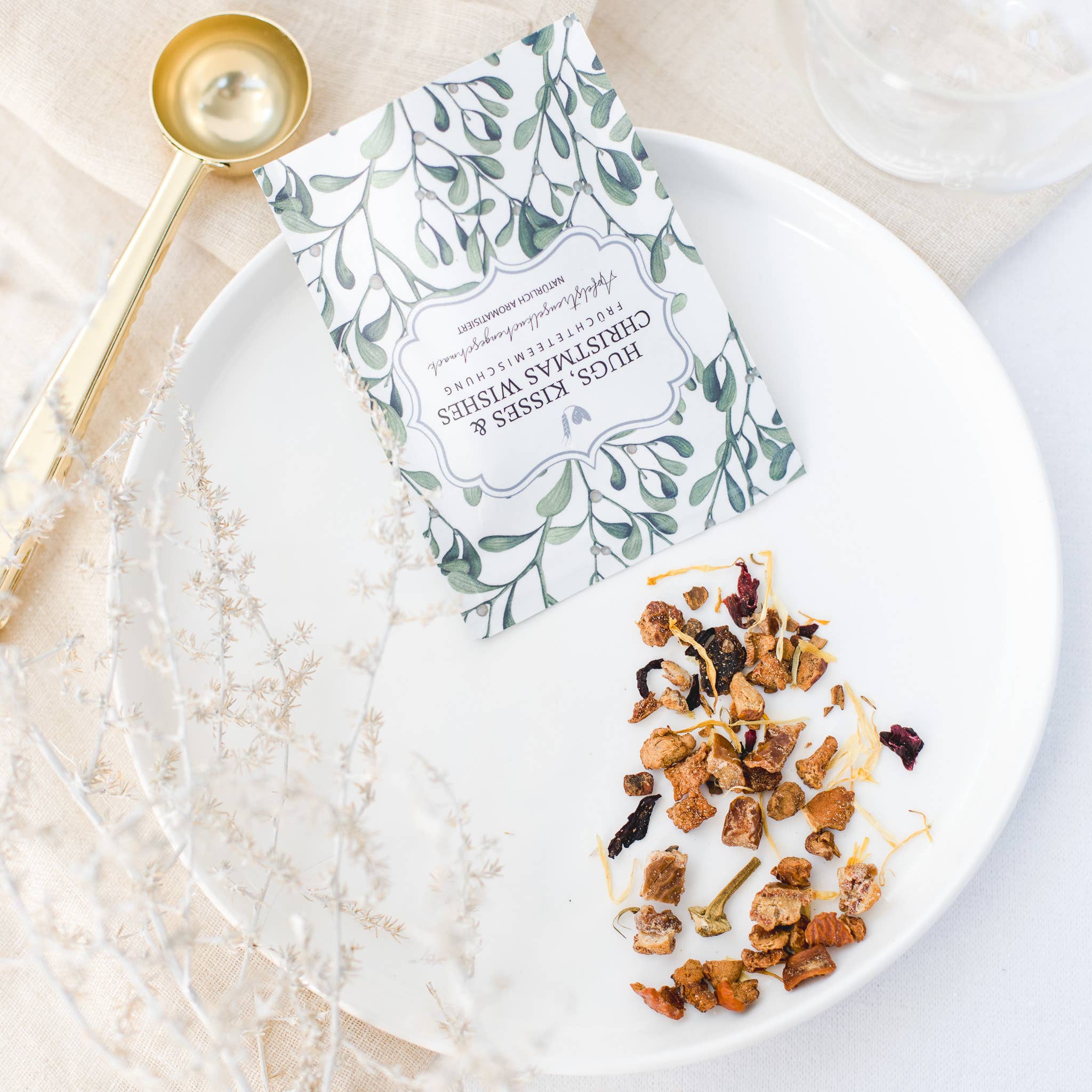 Hugs, Kisses & Christmas Wishes - Tea Bag