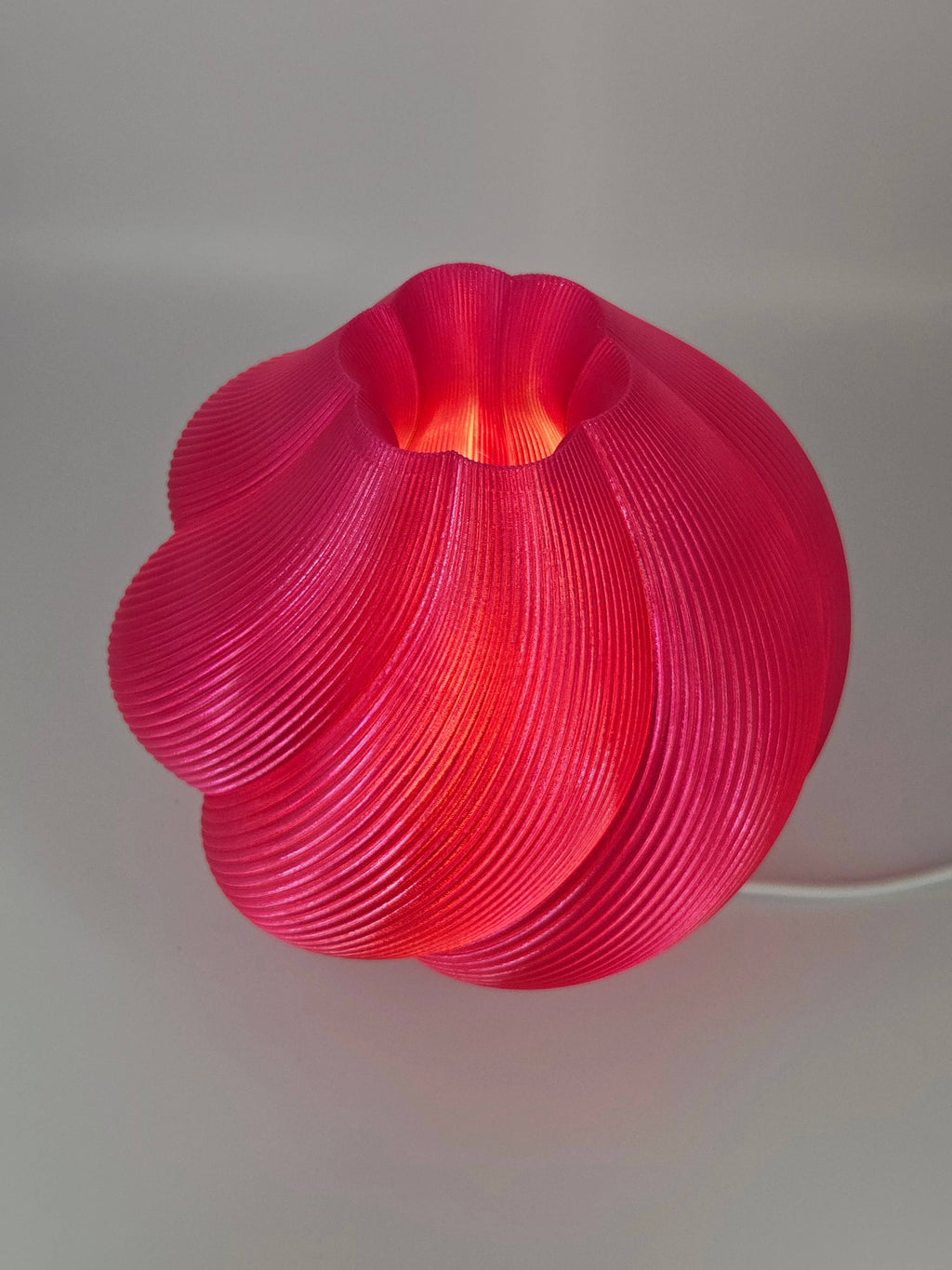 Coast Fig - Table Lamp - Wavy shell - Raspberry Red